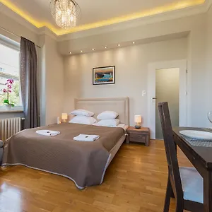 po-serviced-apartments-close-to-krasinski-palace.warsawhotelspoland.com/